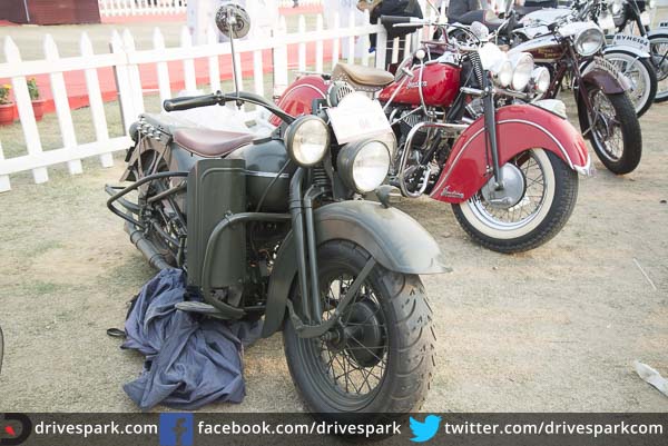 21 గన్ సెల్యూట్ ర్యాలీ: ఎర్ర కోట ముందు తాతల కాలం నాటి కార్లు, బైకులు