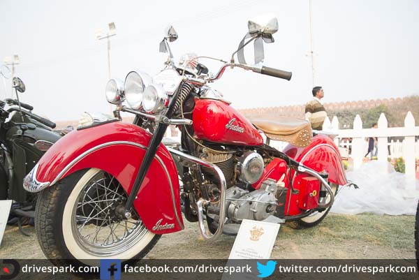 21 గన్ సెల్యూట్ ర్యాలీ: ఎర్ర కోట ముందు తాతల కాలం నాటి కార్లు, బైకులు