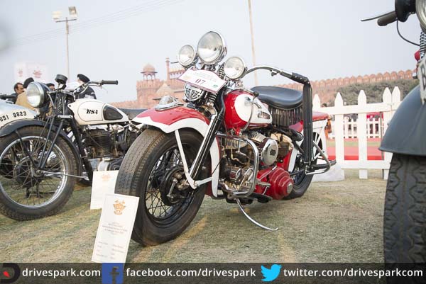 21 గన్ సెల్యూట్ ర్యాలీ: ఎర్ర కోట ముందు తాతల కాలం నాటి కార్లు, బైకులు