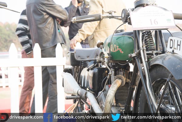 21 గన్ సెల్యూట్ ర్యాలీ: ఎర్ర కోట ముందు తాతల కాలం నాటి కార్లు, బైకులు