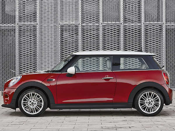  దుబాయ్ టు కోచి మినీ కూపర్‌ ఇన్నోవేషన్ ముసుగులో ఏడు కిలోల బంగారం 