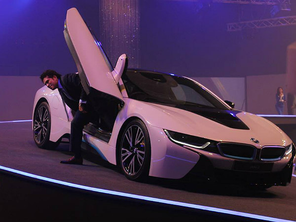 ప్రపంచ వ్యాప్తంగా అత్యధికంగా అమ్మకాలు సాధిస్తున్న హైబ్రిడ్ కారు: బిఎమ్‌డబ్ల్యూ ఐ8