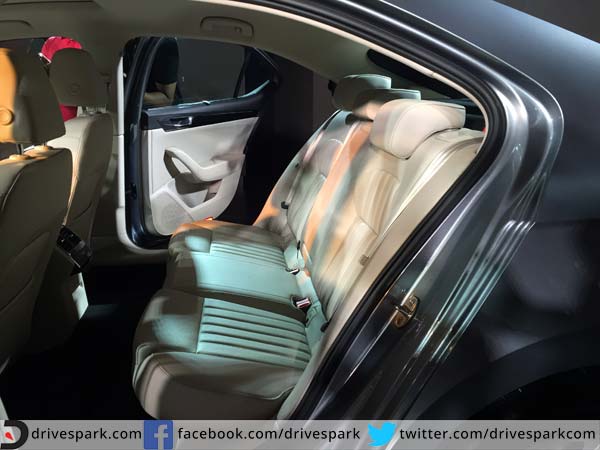 స్కోడా సూపర్బ్ లోని ఫీచర్లు