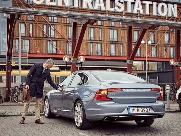 ప్రపంచంలో మొదటి కీ లెస్ ఎంట్రీ కారు 