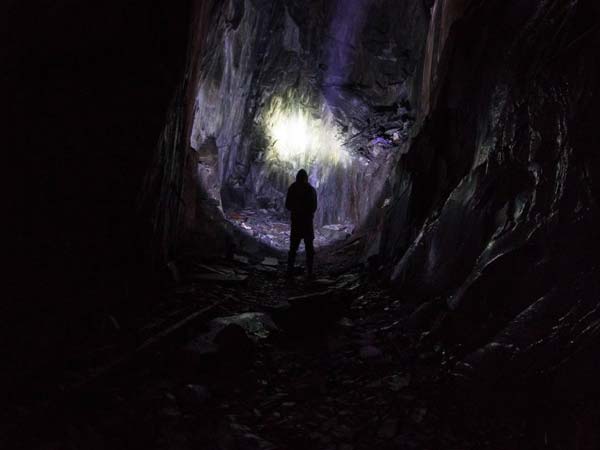  పురాతన బొగ్గు గనులలో బయల్పడిన రహస్యమైన కార్లు అవశేషాలు