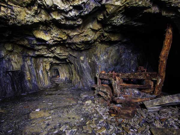  పురాతన బొగ్గు గనులలో బయల్పడిన రహస్యమైన కార్లు అవశేషాలు