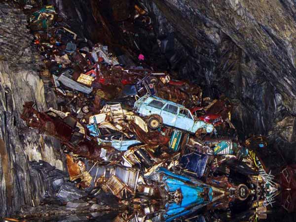  పురాతన బొగ్గు గనులలో బయల్పడిన రహస్యమైన కార్లు అవశేషాలు