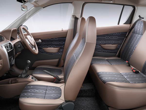 సౌకర్యవంతమైన ఇంటీరియర్ 