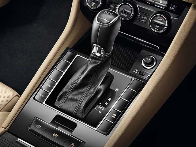 స్కోడా సూపర్బ్ ఇంజన్ వివరాలు 