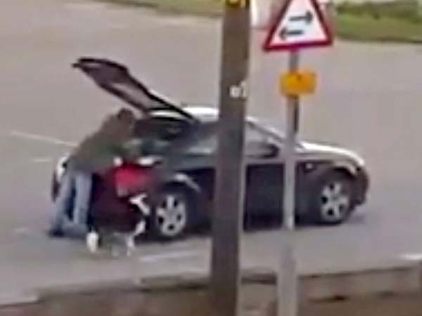 ఖరీదైన భిక్షగాడు: ఆడి కారులో వచ్చి అడుక్కుంటాడు