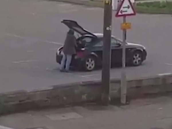 ఖరీదైన భిక్షగాడు: ఆడి కారులో వచ్చి అడుక్కుంటాడు