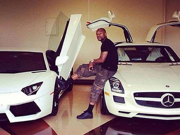  8.ల్యాంబోర్గిని అవెంతడోర్ 