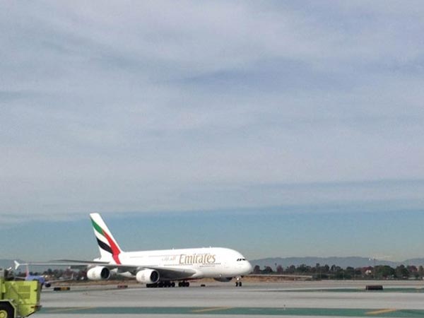 04. ఎమిరేట్స్ 215