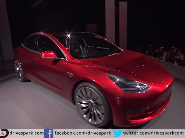  విడుదల చేసే సమయానికి 130,000 దాటిన టెస్లా మోడల్ 3 బుకింగ్స్