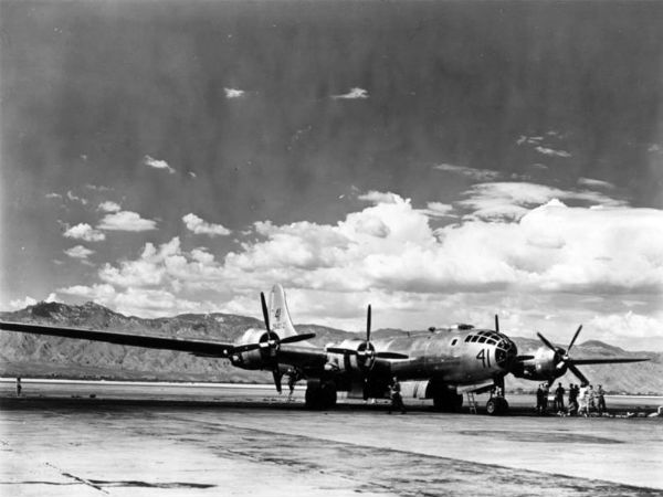 మ్యూజియంలో ఉన్న విమానం 