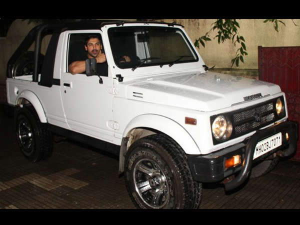 జాన్ అబ్రహం - మారుతి సుజుకి జిప్సి