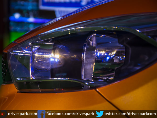 సౌత్‌లోకి టాటా టియాగో ప్రారంభం ధర 3.32 లక్షలు 