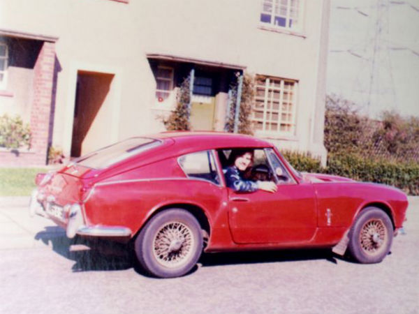 చిన్నపుడే చదువులకు స్వస్తి: నేడు ప్రపంచ ఉత్తమ ఫెరారి డీలర్...!!