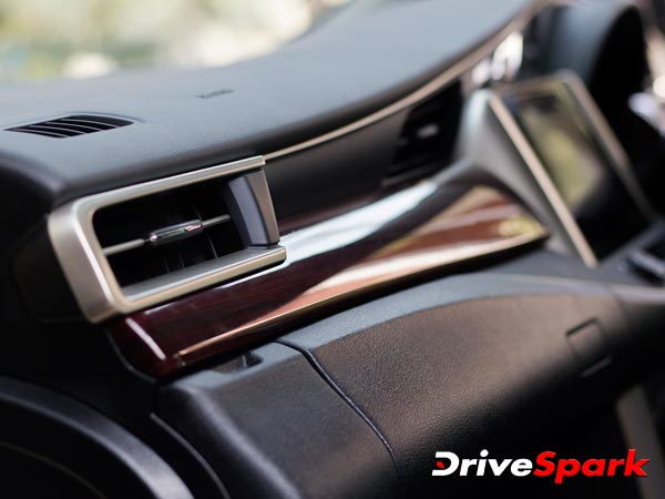 క్రిస్టాగా కొనసాగుతున్న ఇన్నోవా: టెస్ట్ డ్రైవ్ సంభందించి సమగ్ర విమర్శ