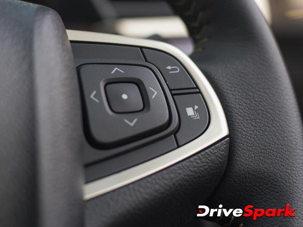 క్రిస్టాగా కొనసాగుతున్న ఇన్నోవా: టెస్ట్ డ్రైవ్ సంభందించి సమగ్ర విమర్శ