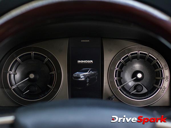 క్రిస్టాగా కొనసాగుతున్న ఇన్నోవా: టెస్ట్ డ్రైవ్ సంభందించి సమగ్ర విమర్శ