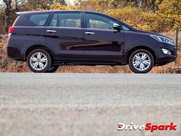 క్రిస్టాగా కొనసాగుతున్న ఇన్నోవా: టెస్ట్ డ్రైవ్ సంభందించి సమగ్ర విమర్శ