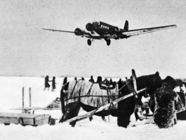  హిట్లర్ మొదటి విమానం 