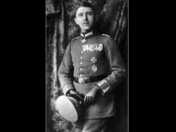  గగన తలం నుండి ప్రచారం నిర్వహించిన ఎన్నికల మొదటి రాజకీయ వేత్త