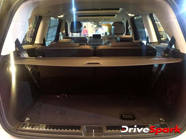 మెర్సిడెస్ బెంజ్ జిఎల్ఎస్‌ లోని ఫీచర్లు 