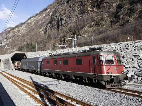 ప్రపంచ వ్యాప్తంగా అత్యంత పొడవైన రైలు సొరంగం