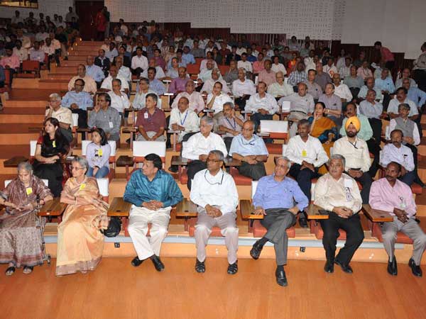 09. శాస్త్రవేత్తల బృందం