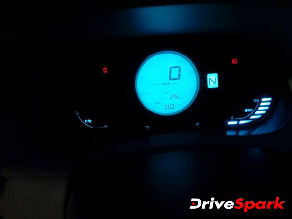 మహీంద్రా ఇ-వెరిటో లోని ఫీచర్లు 