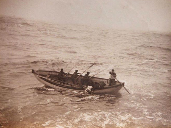 10. లైఫ్ బోట్లే ప్రాణదాతలు 