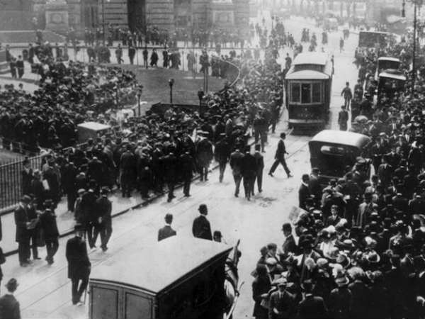 13. ఆందోళనలో న్యూయార్క్‌