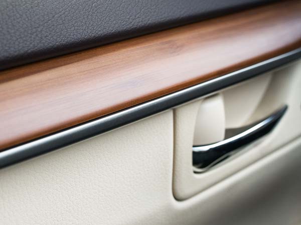 ఇఎస్ 300హెచ్ హైబ్రిడ్‌తో దేశీయ మార్కెట్లోకి అడుగుపెట్టనున్న లెక్సస్