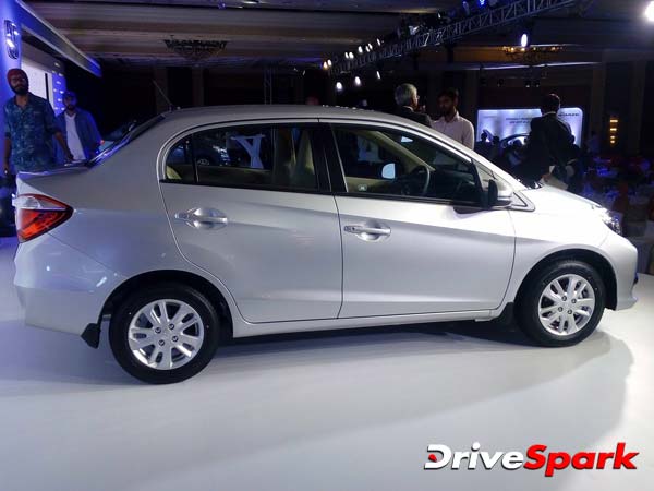 2 లక్షల అమ్మకాల మైలు రాయిని దాటిన హోండా అమేజ్ 