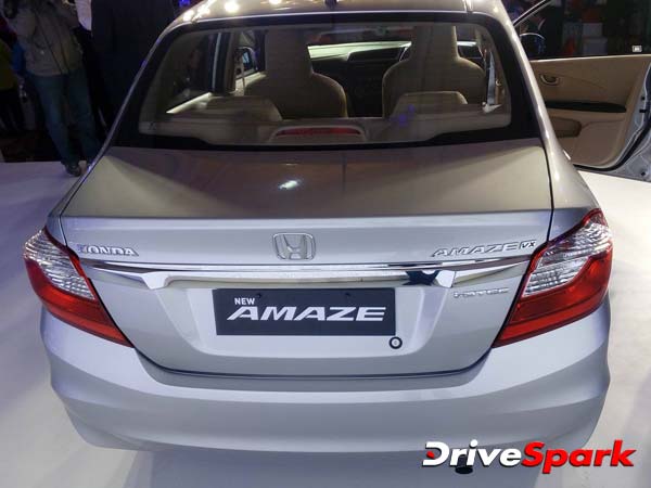 2 లక్షల అమ్మకాల మైలు రాయిని దాటిన హోండా అమేజ్ 
