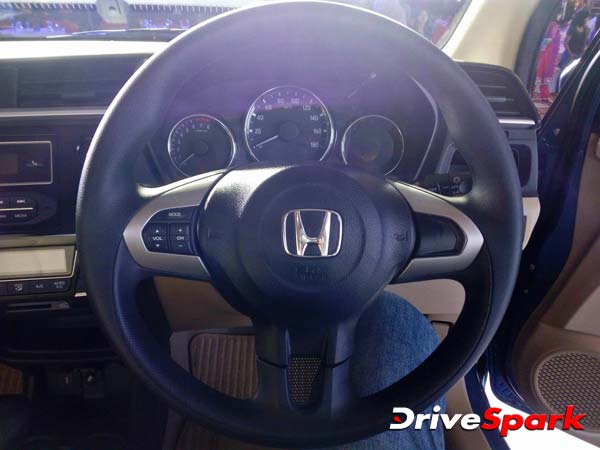 2 లక్షల అమ్మకాల మైలు రాయిని దాటిన హోండా అమేజ్ 
