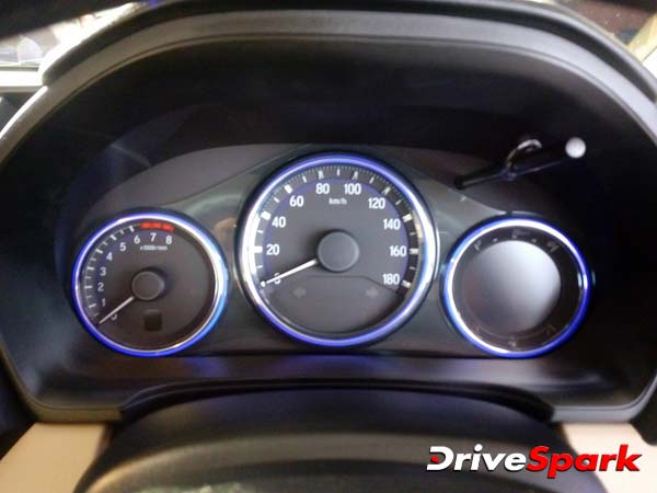 2 లక్షల అమ్మకాల మైలు రాయిని దాటిన హోండా అమేజ్ 