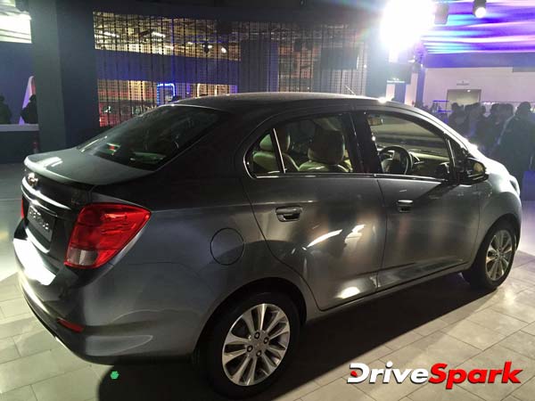 షెవర్లే ఎసెన్షియా కాంపాక్ట్ సెడాన్ 