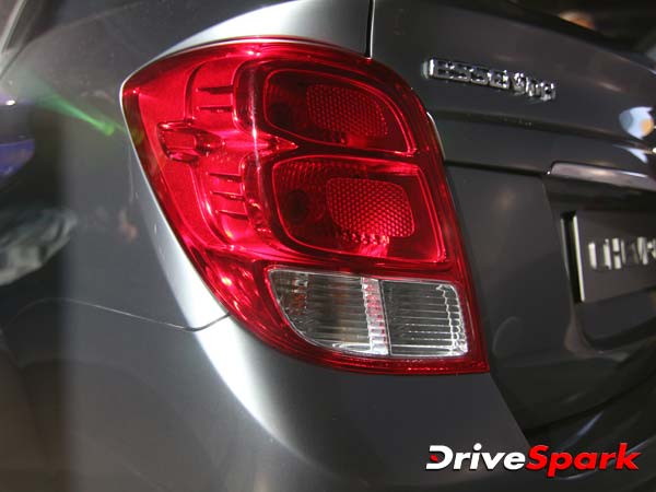 షెవర్లే ఎసెన్షియా కాంపాక్ట్ సెడాన్ 