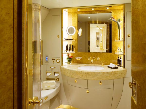 కళ్లు చెదిరే క్యాబిన్లు, మనుసుపారేసుకునే సౌకర్యాలు :)