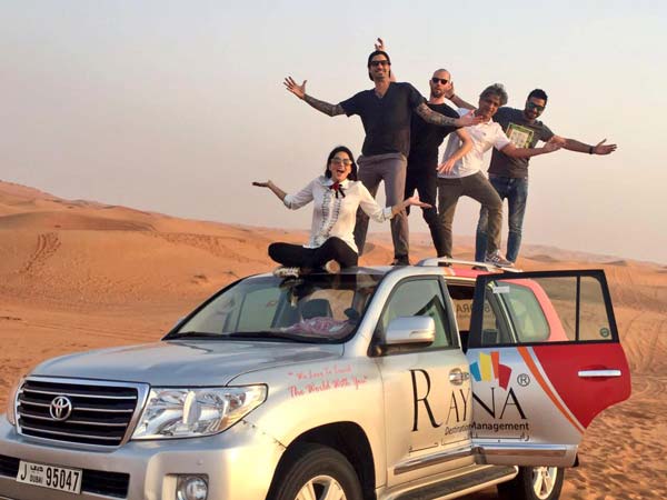 బాలీవుడ్ సముద్రం దేవత సన్నీలియోనే దుబాయ్‌ ఎడారుల్లో ఇలా 