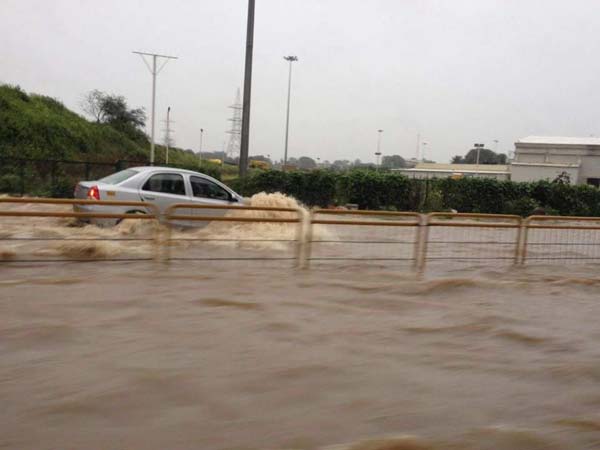 సుందర నగరంలో వాహనదారులు ఇక్కట్లు 