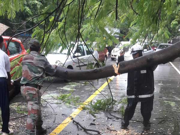 బెంగళూరు మహానగరంలోని నీటి మునక ప్రాంతాల్లో వాహన దారుల ఇక్కట్లు 