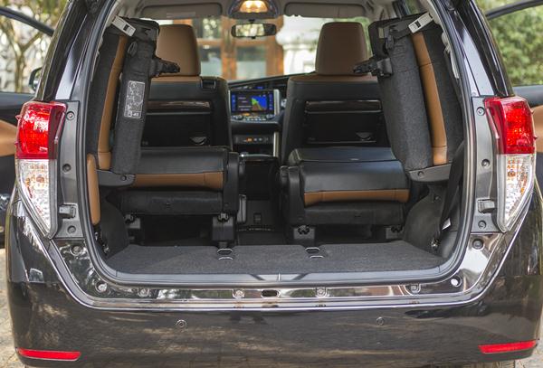 టయోటా ఇన్నోవా క్రిస్టా పెట్రోల్ వేరియంట్ విడుదల