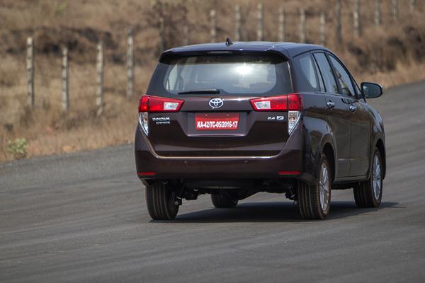 టయోటా ఇన్నోవా క్రిస్టా పెట్రోల్ వేరియంట్ విడుదల