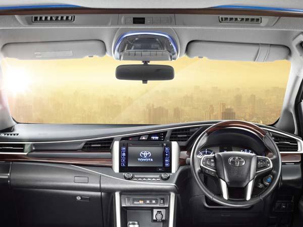 ఇన్నోవా లోని ఫీచర్లు 