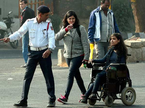 ట్రాఫిక్ పోలీసులు ఆపినపుడు చేయకూడనివి, చేయాల్సినవి..!!