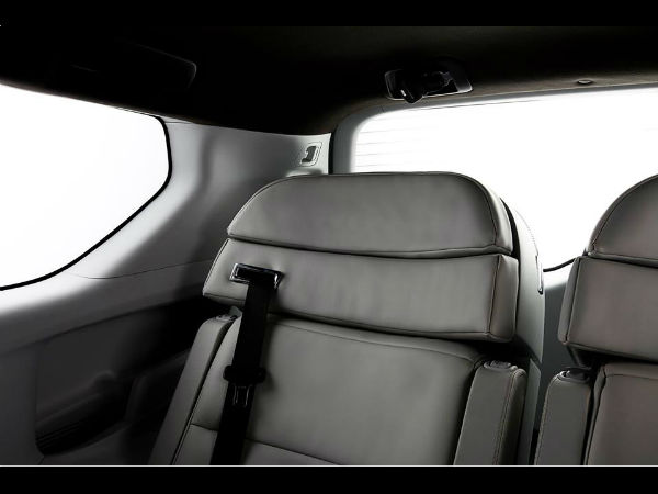 లగ్జరీ ప్రైవేట్ జెట్ కాదు, ఇన్నోవా క్రిస్టా ఇంటీరియర్